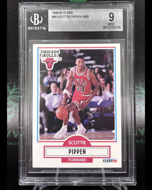 1990-91 FLEER #30 Scottie Pippen Beckett 9 MINT HYYVVE